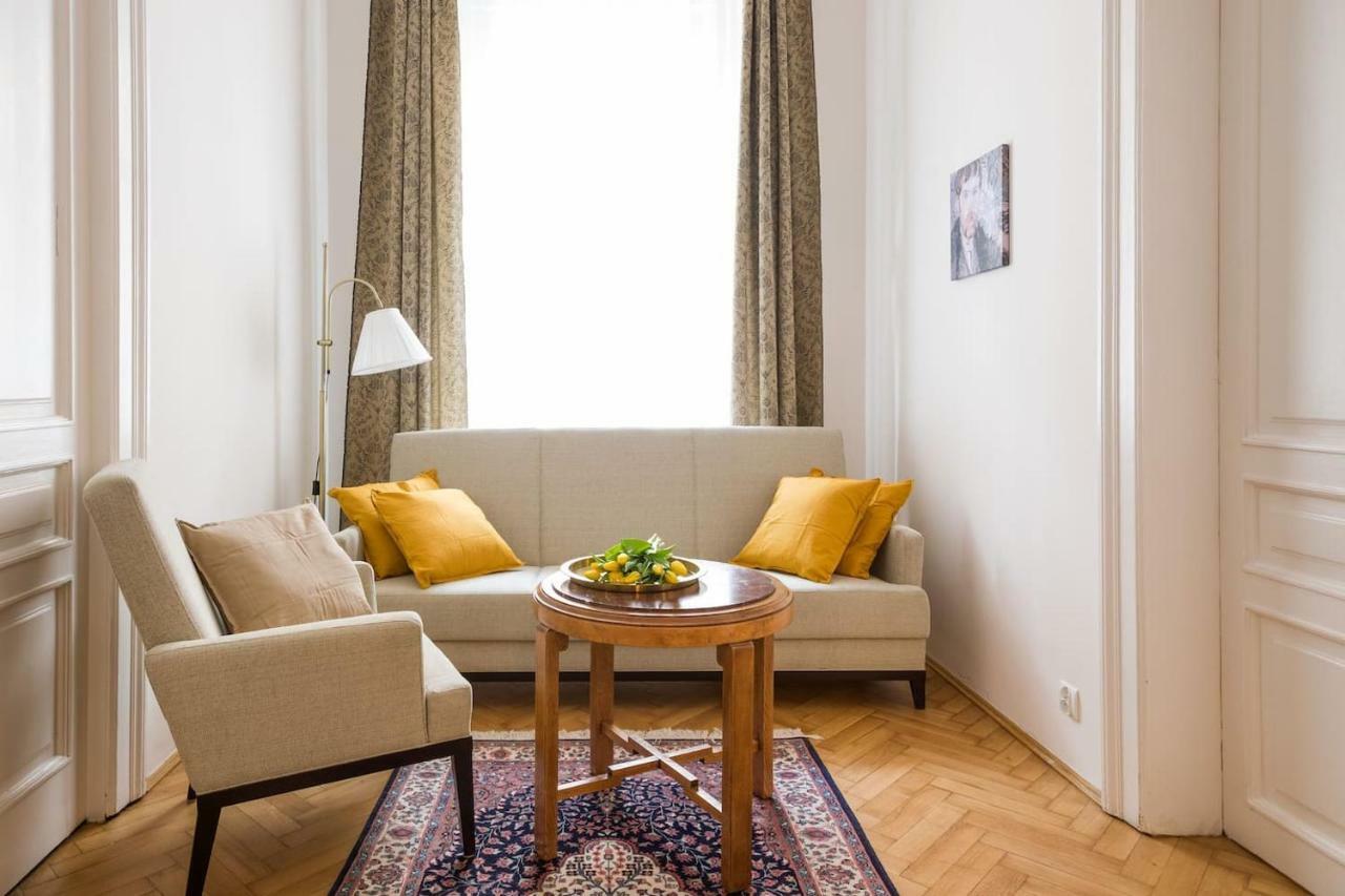 Belle Epoque Ii, Luxury 50m To Main Square Apartment