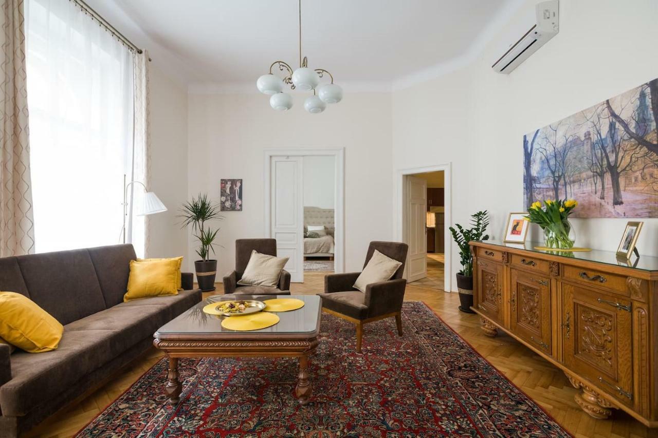 Belle Epoque Ii, Luxury 50m To Main Square Apartment